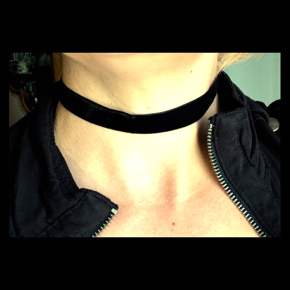 🐞 Velvet Choker Necklace